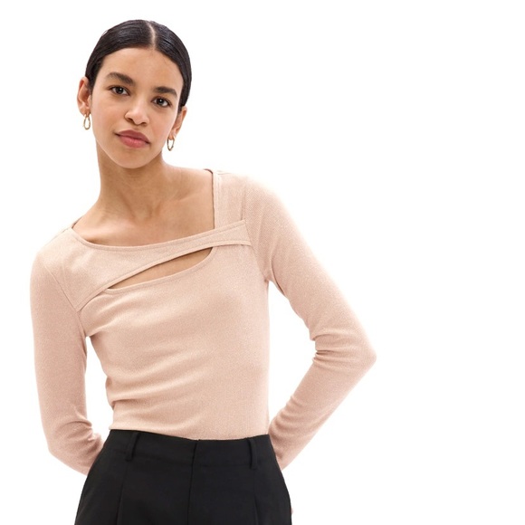 GAP Ribbed Crossover Cutout Top - Picture 7 of 7